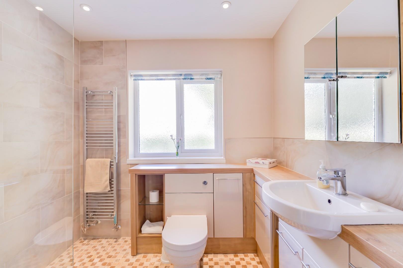 17 Charteris Close, Penarth, CF64 5RT